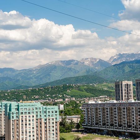 5 New Business-Class Apartments R-House Near Mega Almaty Bagian luar foto