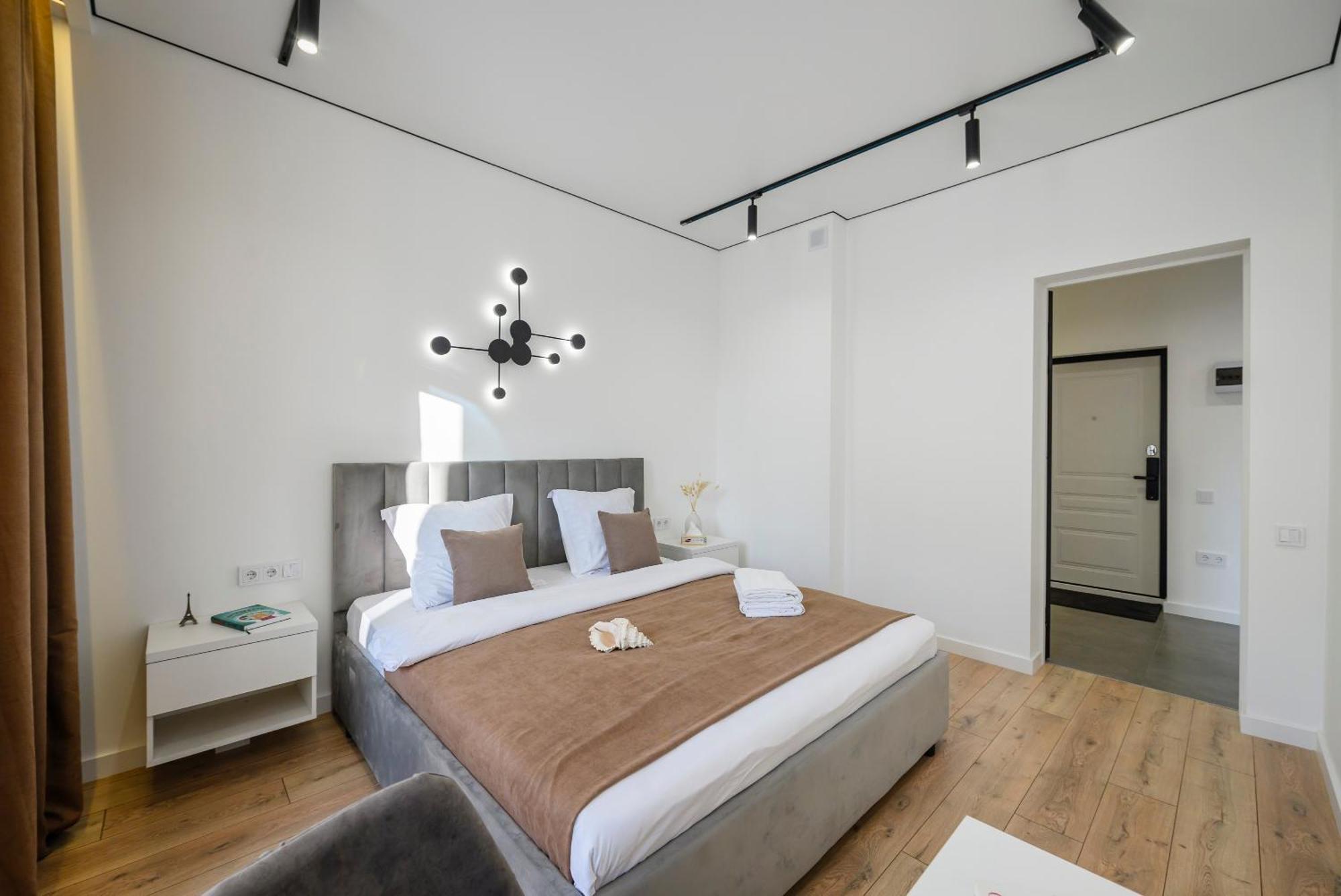 5 New Business-Class Apartments R-House Near Mega Almaty Bagian luar foto