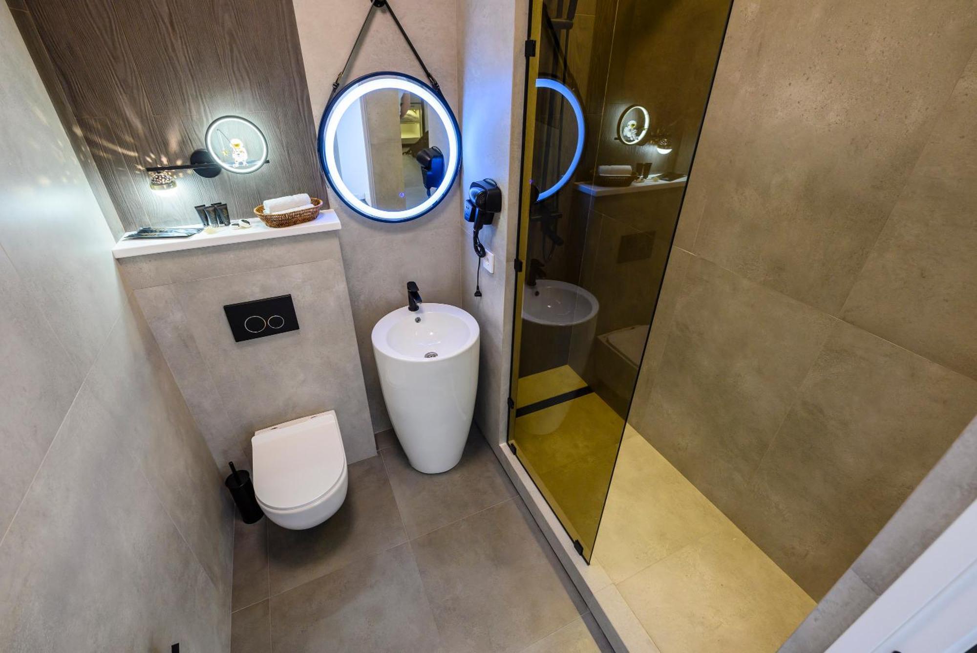 5 New Business-Class Apartments R-House Near Mega Almaty Bagian luar foto