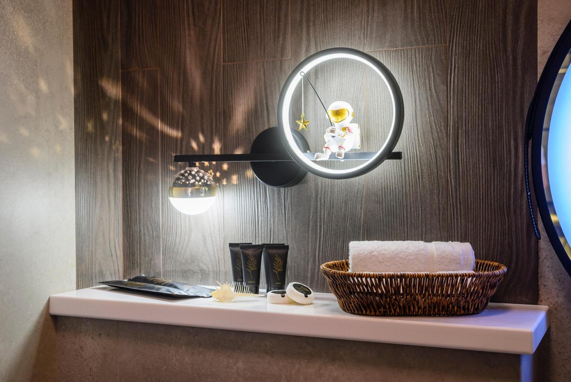 5 New Business-Class Apartments R-House Near Mega Almaty Bagian luar foto