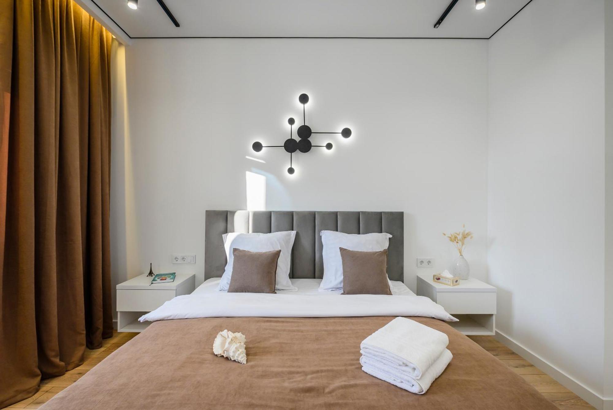 5 New Business-Class Apartments R-House Near Mega Almaty Bagian luar foto